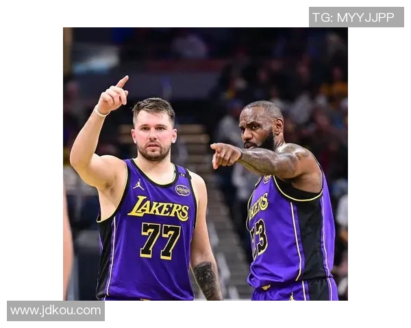 湖人勇士对决回顾2018年圣诞大战精彩瞬间与球员表现分析 湖人勇士对决回顾2018年圣诞大战精彩瞬间与球员表现分析